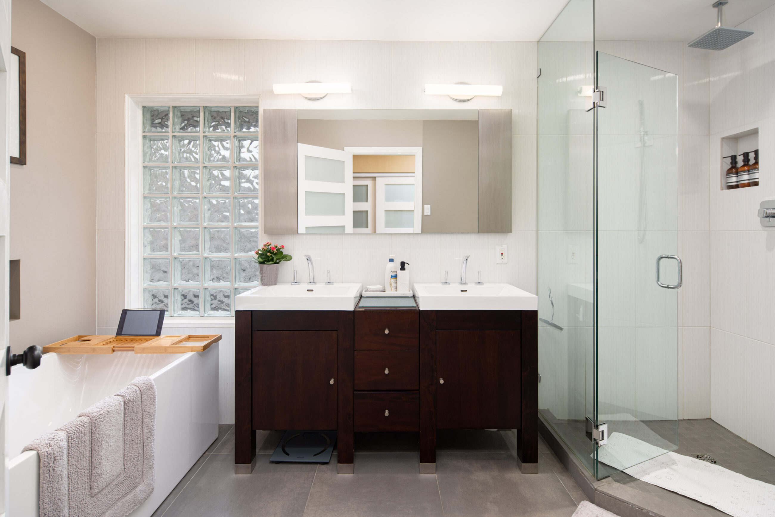 1420 25th Street, West Vancouver - MEDITERRANEAN STYLE DUNDARAVE FAMILY HOME!